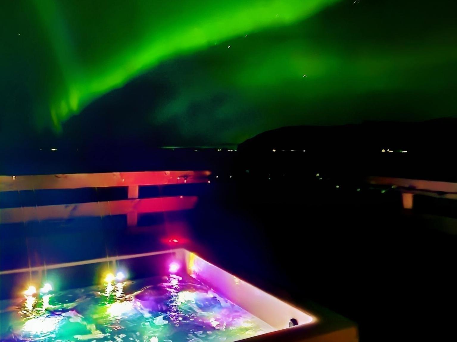 Green Farm Stay With Private Hot Tub Хвольсведлюр Екстер'єр фото